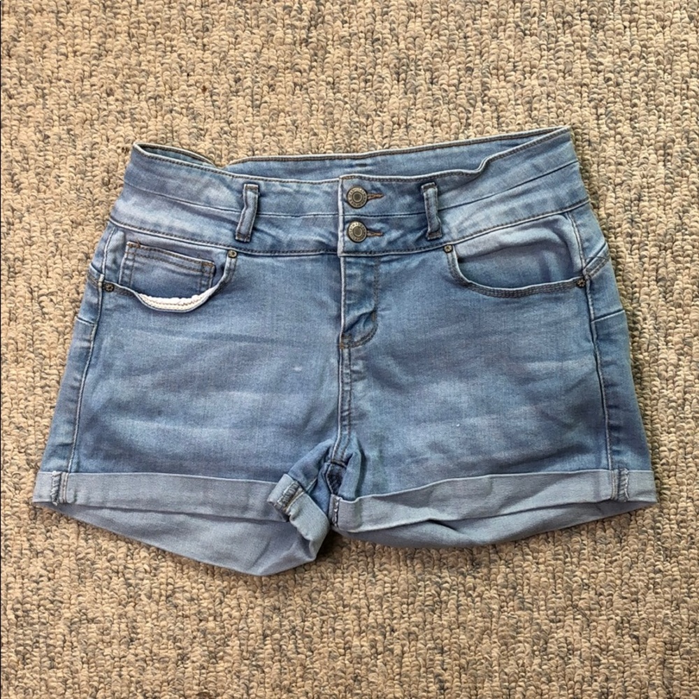Fashion Nova stretchy jean shorts medium